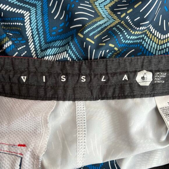 VISSLA 9.5" Boardshorts 19" Outseam in Blue, Red, multi-color Men's 31" Waist - Picture 12 of 14